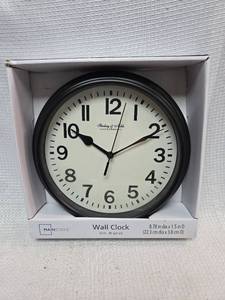 lot 477 image: Mainstays 8.78 Round Wall Clock