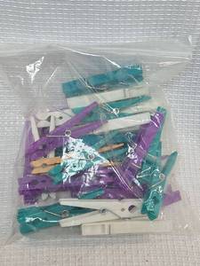 lot 478 image: Mixed Color Plastic Clothespins Set