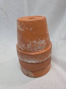 lot 482 image: Small Terracotta Plant Pots
