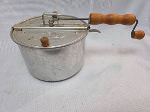 lot 483 image: Whirley-Pop Stovetop Popcorn Popper