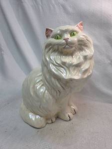 lot 493 image: Vintage White Pearlescent Persian Cat Gorgeous