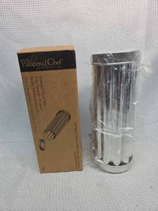 lot 503 image: Pampered Chef Scalloped Bread Tube #1565
