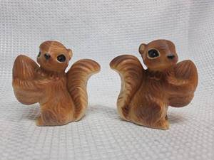 lot 506 image: Vintage Brown Squirrel Salt and Pepper Shakers