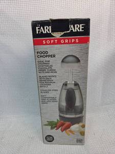 lot 513 image: Farberware Soft Grips Food Chopper