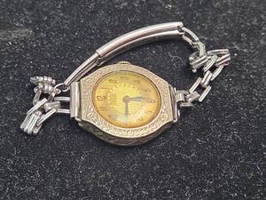 lot 525 image: 1920s Bulova Art Deco Wristwatch