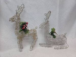 lot 527 image: Wire Frame Holiday Reindeer Decoration