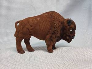 lot 533 image: Buffalo Figure