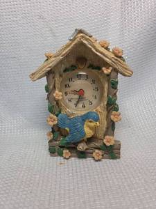 lot 545 image: Decorative Bluebird Garden House Clock