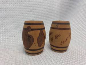 lot 552 image: Wooden Barrel Salt and Pepper Shakers