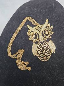 lot 576 image: Gold Tone Owl Pendant Necklace