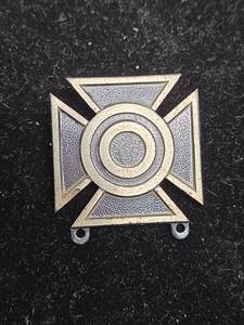 lot 590 image: Marksman Sharpshooter Badge - US Army
