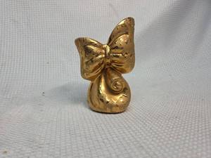 lot 592 image: Gold Tone Bow Decor