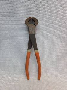 lot 613 image: pair of good end cutting nippers