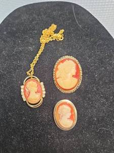 lot 616 image: Coral Cameo Jewelry with Chain