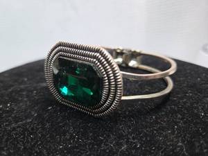lot 625 image: Art Deco Style Green Crystal Bracelet