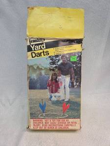 lot 638 image: Franklin Yard Darts Game Set No. 3210