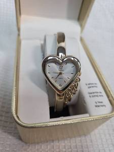 lot 668 image: Minicci Heart-Shaped Ladies Watch with Charm Detail