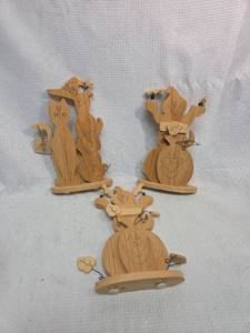 lot 697 image: Wooden Halloween Cat and Pumpkin Decoration Set