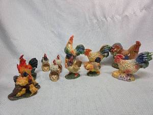 lot 701 image: Decorative Ceramic Farm Bird Collection