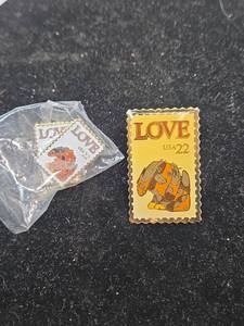lot 710 image: 1986 USPS collectible stamp pins