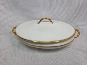 lot 718 image: White Porcelain Serving dish with Gold Handles
