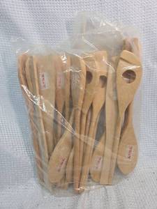 lot 721 image: Wooden Kitchen Utensil Set
