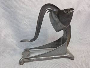 lot 723 image: Vintage Wear-Ever Aluminum hand press citrus juicer.