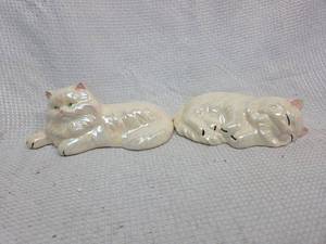 lot 730 image: Vintage Pearlescent White Persian Cat Figurines