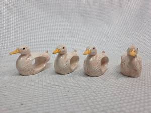 lot 732 image: Ceramic Duck Napkin Rings