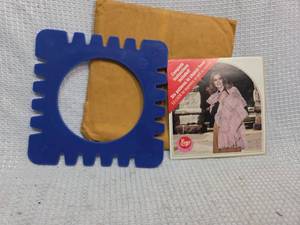 lot 738 image: EZ Loom and Boye Crochet Pattern Book