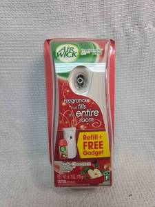 lot 739 image: Air Wick Freshmatic Ultra Apple Cinnamon