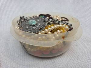lot 743 image: Small tub of assorted beads and jewelry