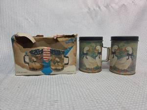 lot 746 image: Decorative Duck Metal Salt and pepper shakers with Original Box