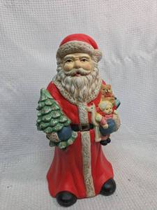 lot 752 image: Santa Claus Figurine with Children and Christmas Tree