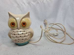 lot 758 image: White Ceramic Owl Night Light