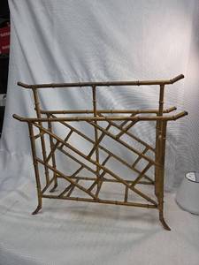 lot 777 image: Metal Magazine Rack Stand