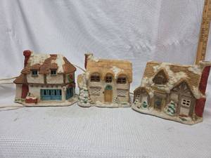 lot 784 image: English Cottage Style Lighted Ceramic Houses