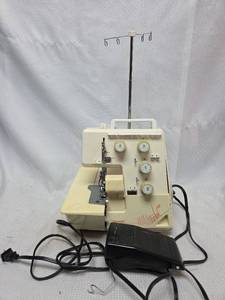 lot 787 image: Bernette 004 Funlock Serger for Bernina
