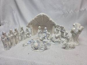 lot 788 image: INCREDIBLE 20 pc White Porcelain Nativity Set with Stable
