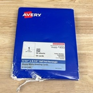 lot 4322 image: Avery Half-Fold Greeting Cards  - Retail $15