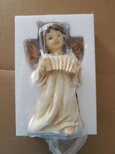 lot 71834 image: Christmas Angel Figurine Play The Accordion Decor. Light Up Halo Angels Statue for Festive Holiday Decor Featuring Angel Playing The Accordion, Resin 8.07 H Inch - Retail $19,879
