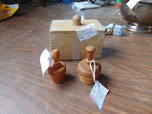 lot 1925 image: 3 Butter Molds