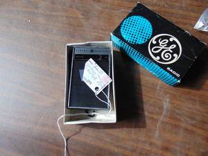 lot 1928 image: General Elecctric Handheld transistor Radio