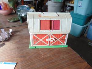 lot 1938 image: Fisher Price Barn with accessories - not complete