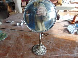 lot 1946 image: Vanity Mirror - Vintage