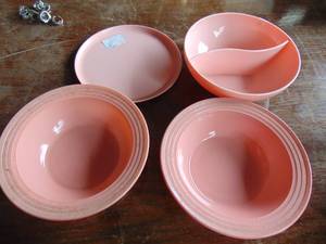 lot 1950 image: 2 Glass Bowls and 2 Melmac Pieces