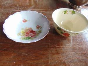 lot 1969 image: Pair of Porcelain Bowls