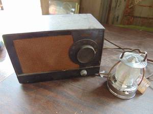 lot 1979 image: Mitchell Radio - untested  - Small Lamp themed light