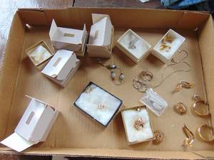 lot 1983 image: Selection of Costume Jewelry -Avon