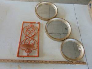 lot 2044 image: 3 Mirrors and Decor Shelf